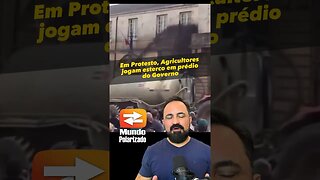 Agricultores jogam ESTRUME em prédio do Governo