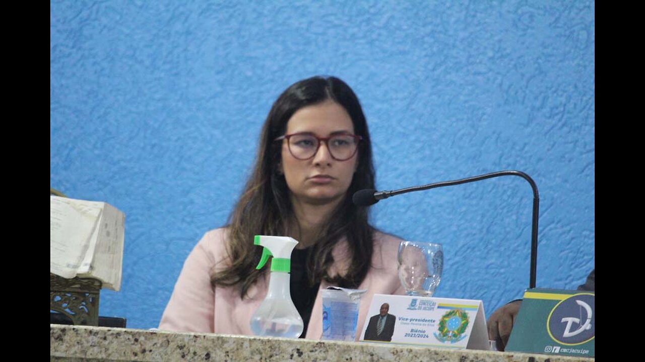 Promotora responde a questionamento de vereadores