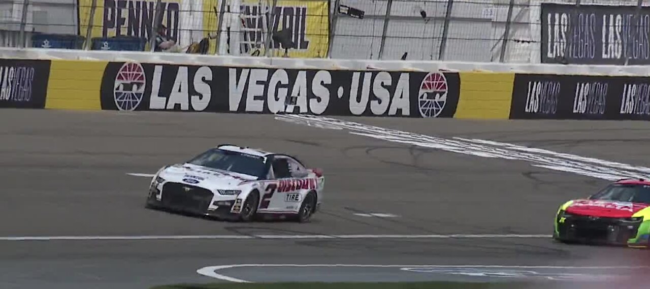 Pennzoil 400 draws thousands to Las Vegas Motor Speedway