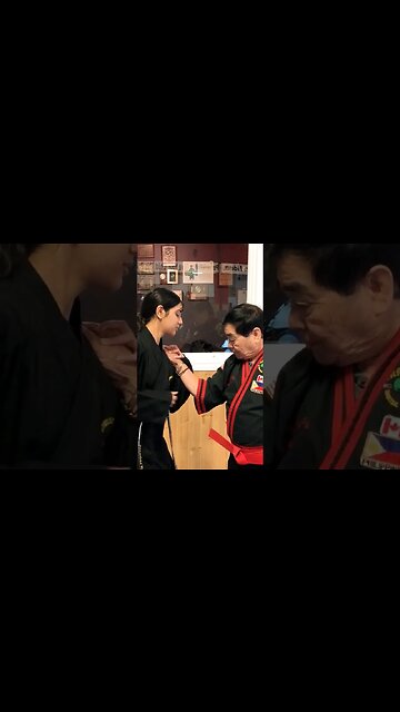 Shoulder Grab Defense😱😳🥋 Master Explain #martialarts #karate #capoeira #viralshort #ytshorts #viral