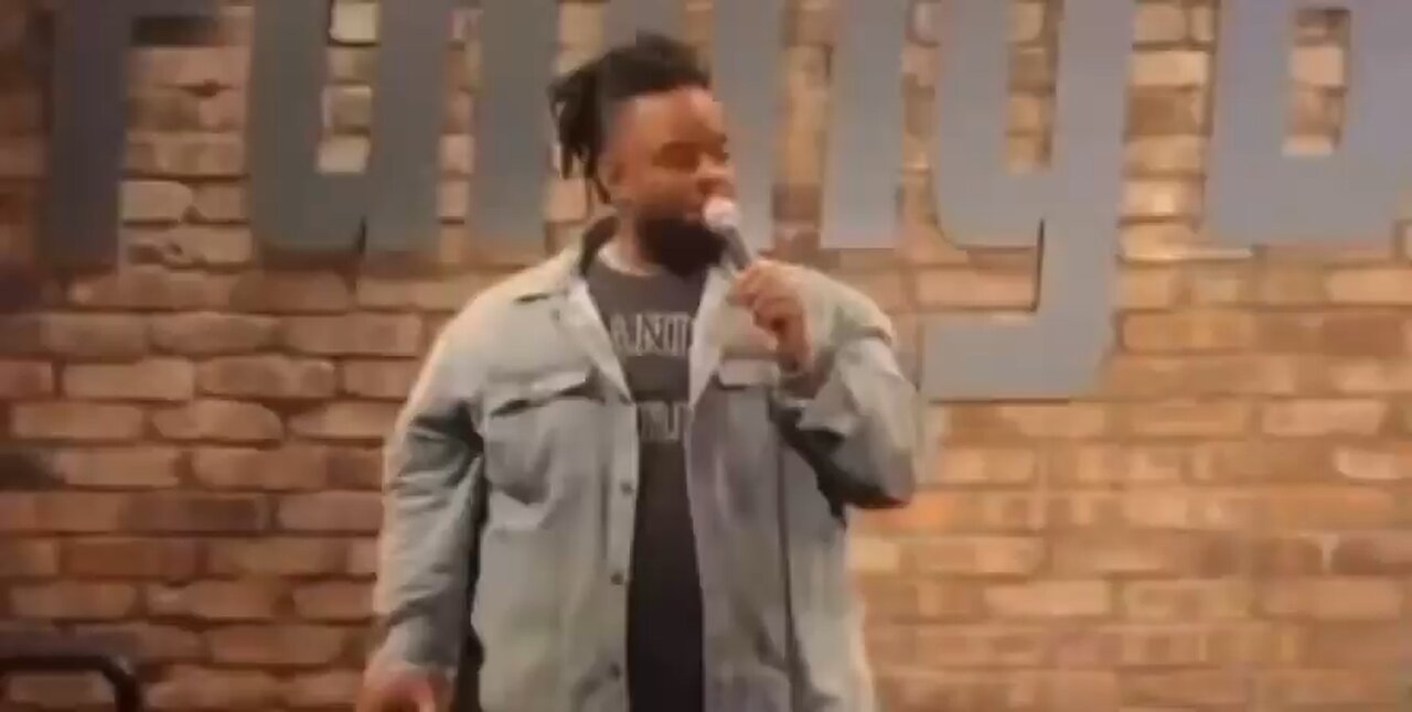 Comedian makes joke about George Floyd and clears out group of offended audience members