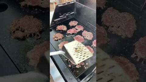 Guacamole and mushrooms cheese burgers