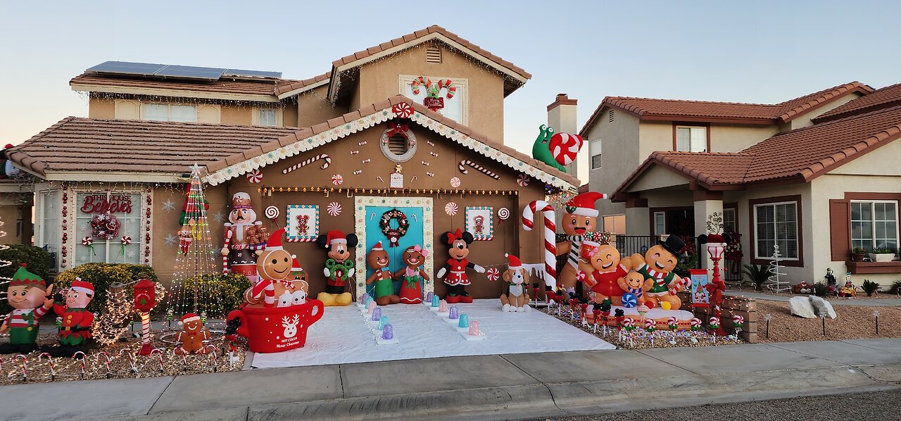 A Gingerbread Christmas 2024