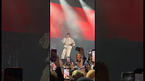 A Boogie did what on stage? 😳