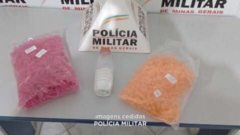 Santa Rita de Minas: polícia apreende cocaína e pinos vazios dentro de mochila