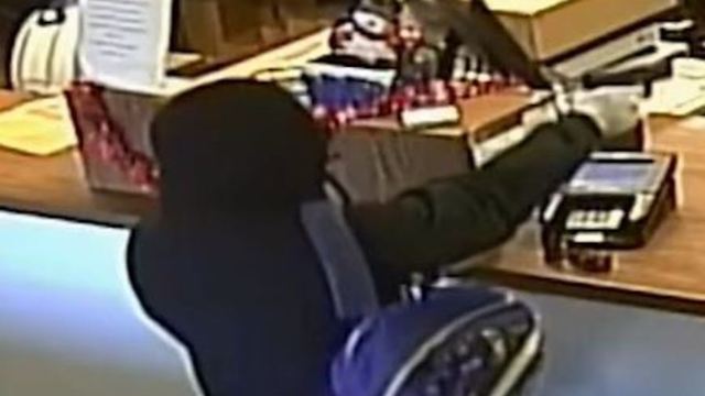 WATCH: Milwaukee Post Office Robbed at Gunpoint