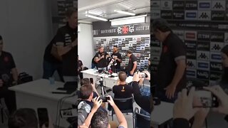 Alex Teixeira sendo apresentado ao Vasco