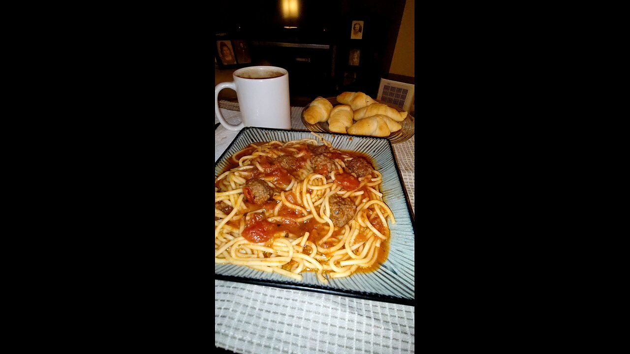 Eating Mueller's Pot-Sized Thin Spaghetti, Dbn, MI, 12/23/24