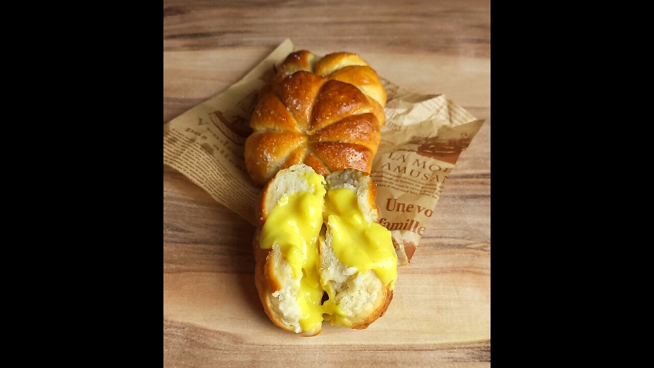 Tangzhong Cream Buns (Vanilla Custard Filled)