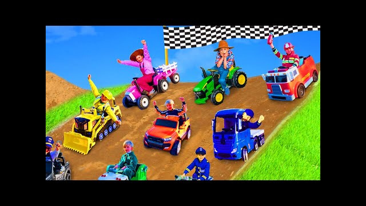 The Kids Host A Toy Car Race🛵🚒🚂