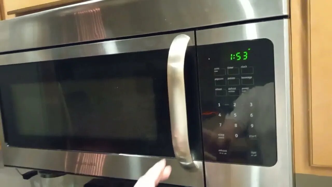 How bachelor's clean microwaves