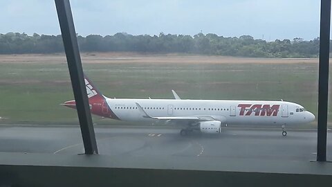 Airbus A321 PT-XPG inicia para decolar de Manaus para Fortaleza