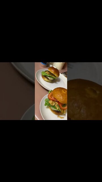 Making muscle burgers 🍔