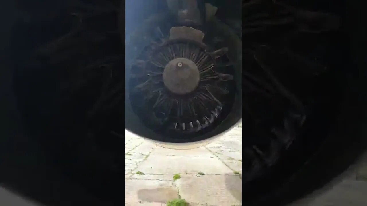 MACHO MOSTRANDO 1 BOEING 747 #shorts