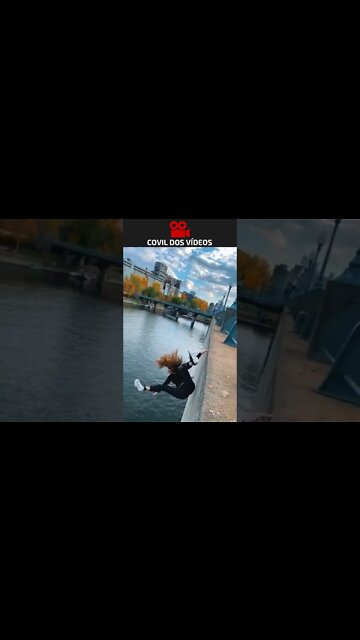 foi por um dedo literalmente