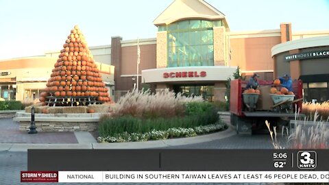 Village Pointe pumpkin tree restored following Sunday squashing by vandals