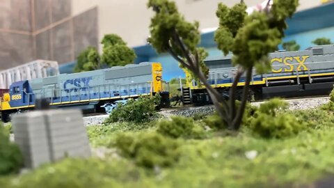 N Scale CSX train heading up the pass