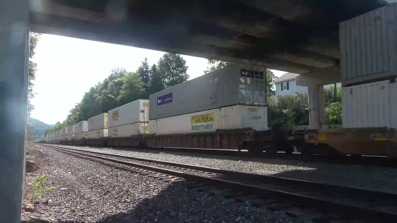 An Intermodal with helpers @ Summerhill.