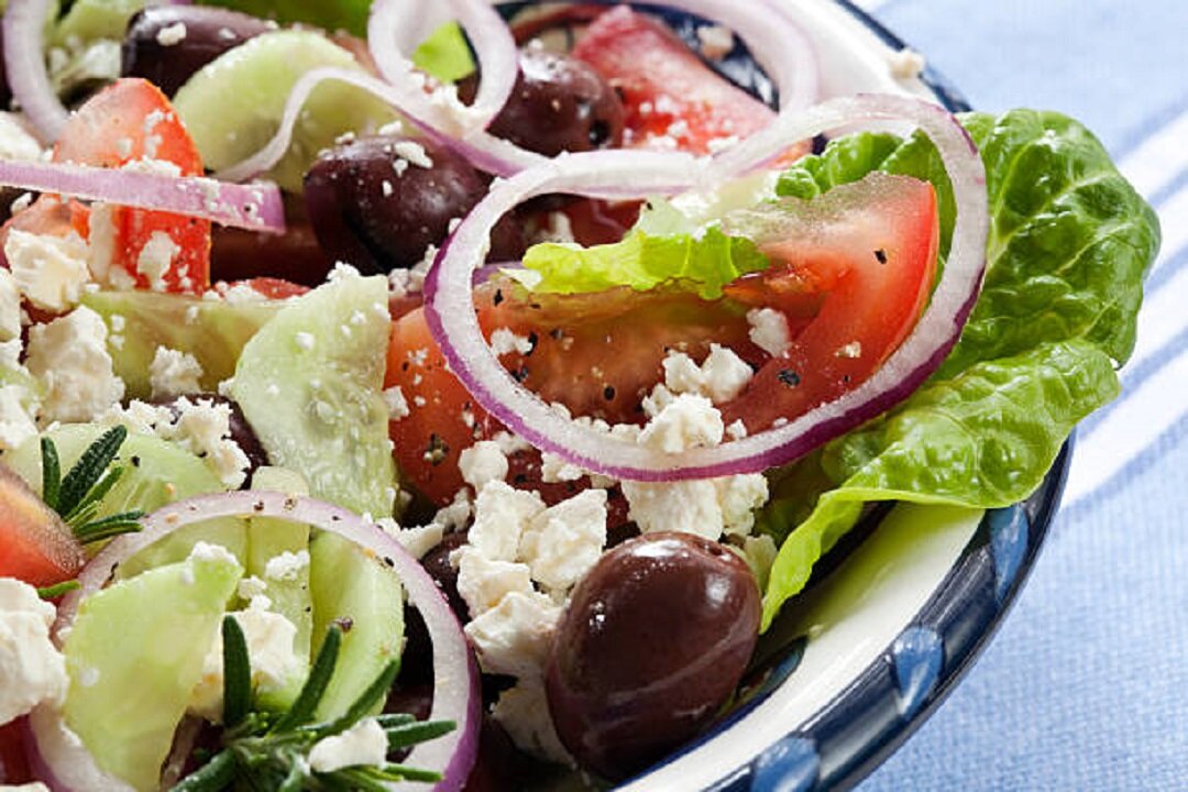 Easy Greek Salad Recipe | Greek Salad ( Very Tasty And Healthy) - Greek Salad With Dressing | Yummmy