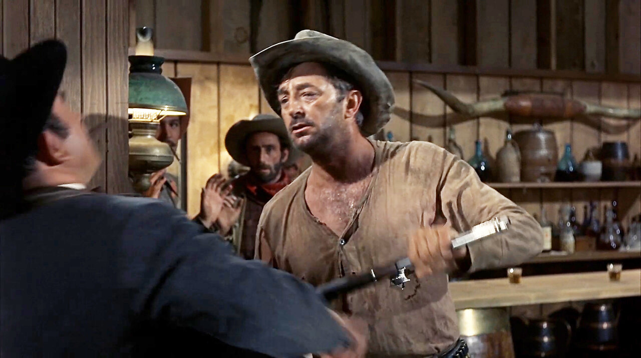 Robert Mitchum smashes Ed Asners face in El Dorado 1967