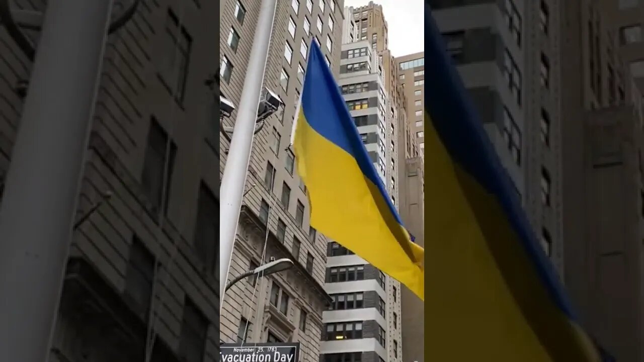 New York Mayor Eric Adams solemnly raised the #Ukrainian flag to the flagpole in the city center.