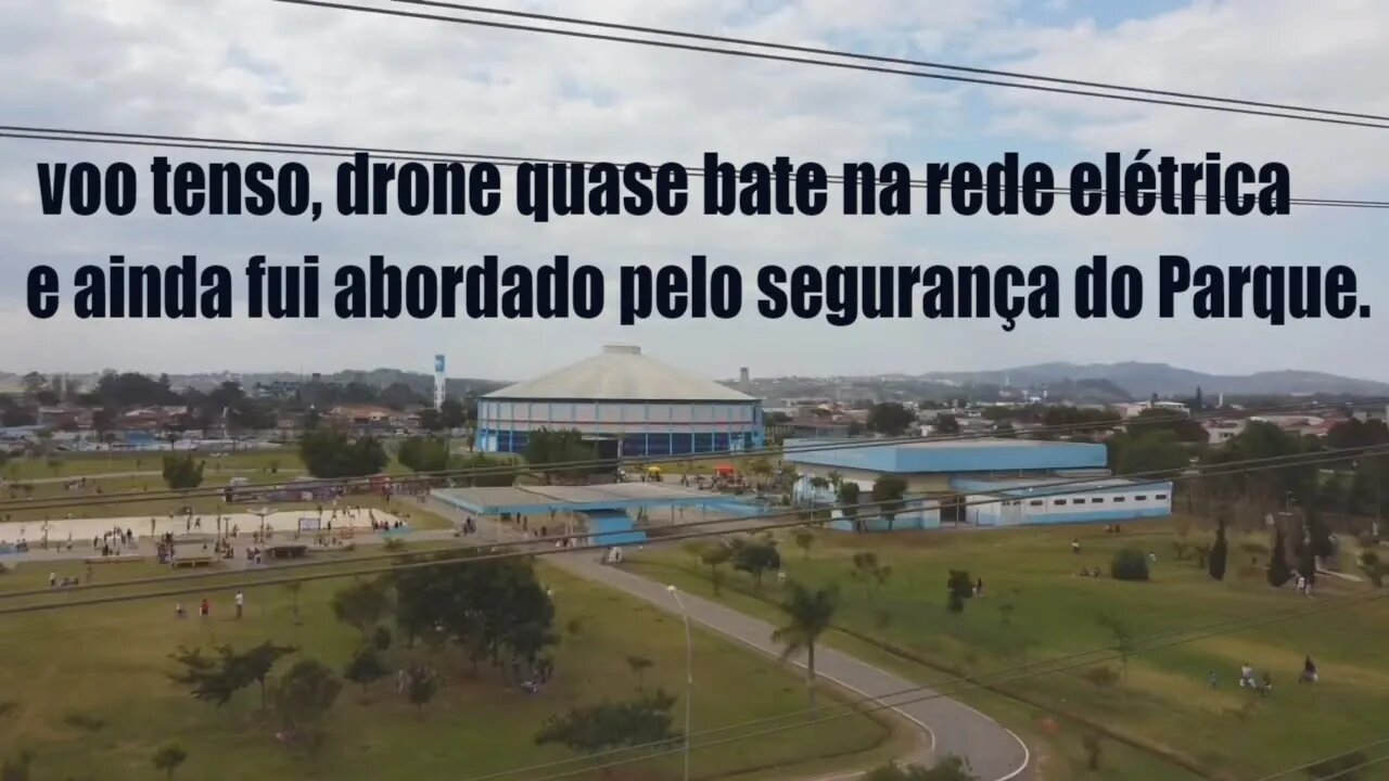 Vôo tenso, quase bati o drone na rede elétrica e fui abordado pelo segurança do Parque.