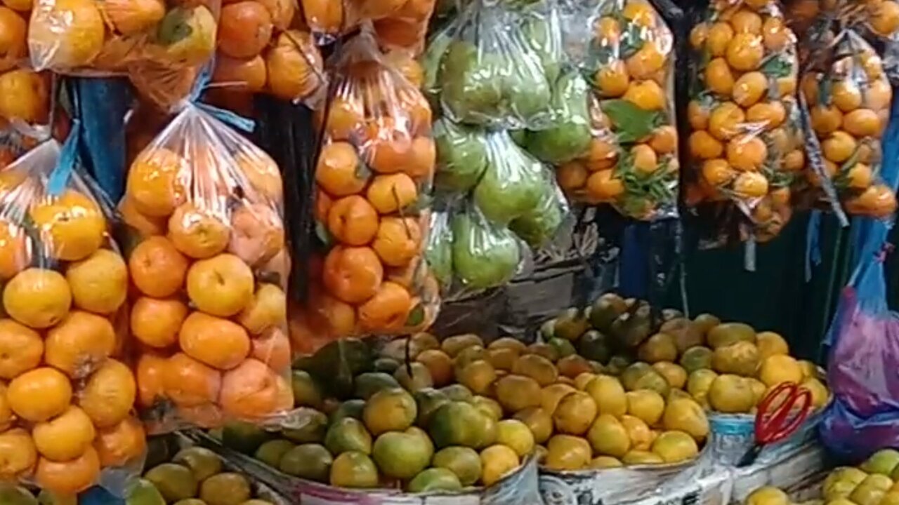 Today go to buy fruit in the market with car