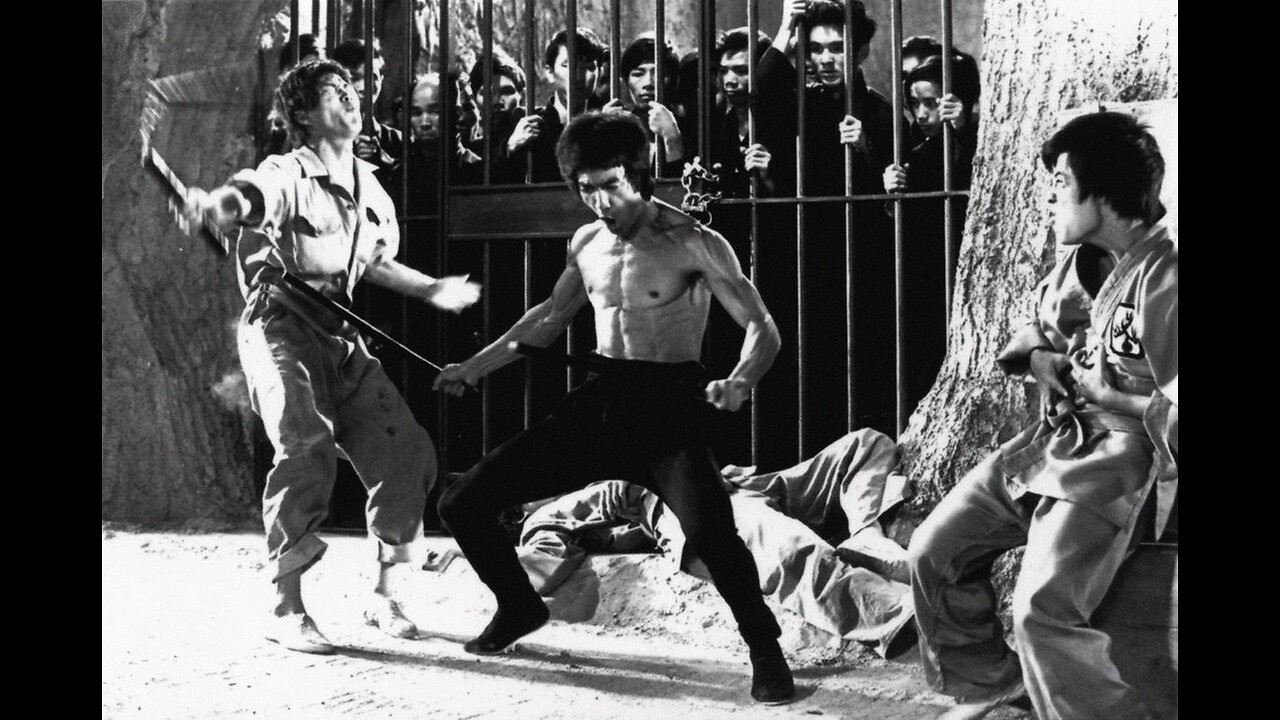 Cross kick Studio Films Bruce Lee Enter the Dragon