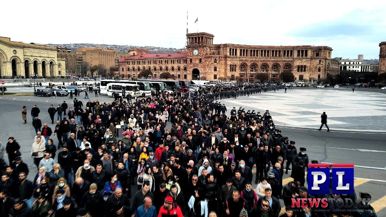 Armenia: Thousands March On Pashinyan's Office Demanding He Resign