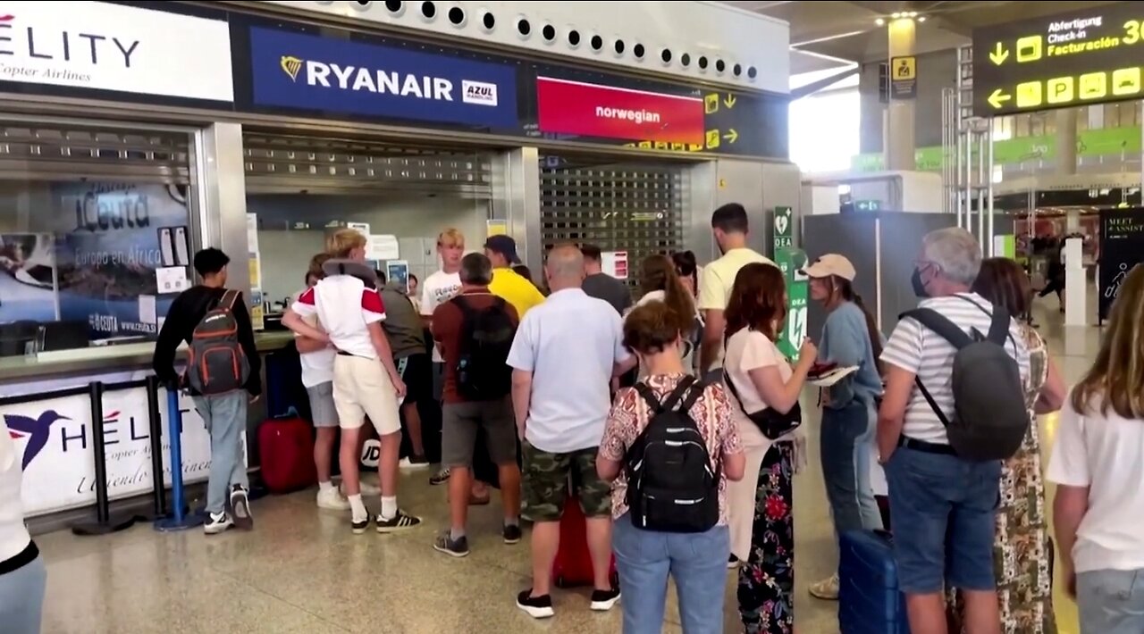Ryanair posts record profit, Sees strong rebound