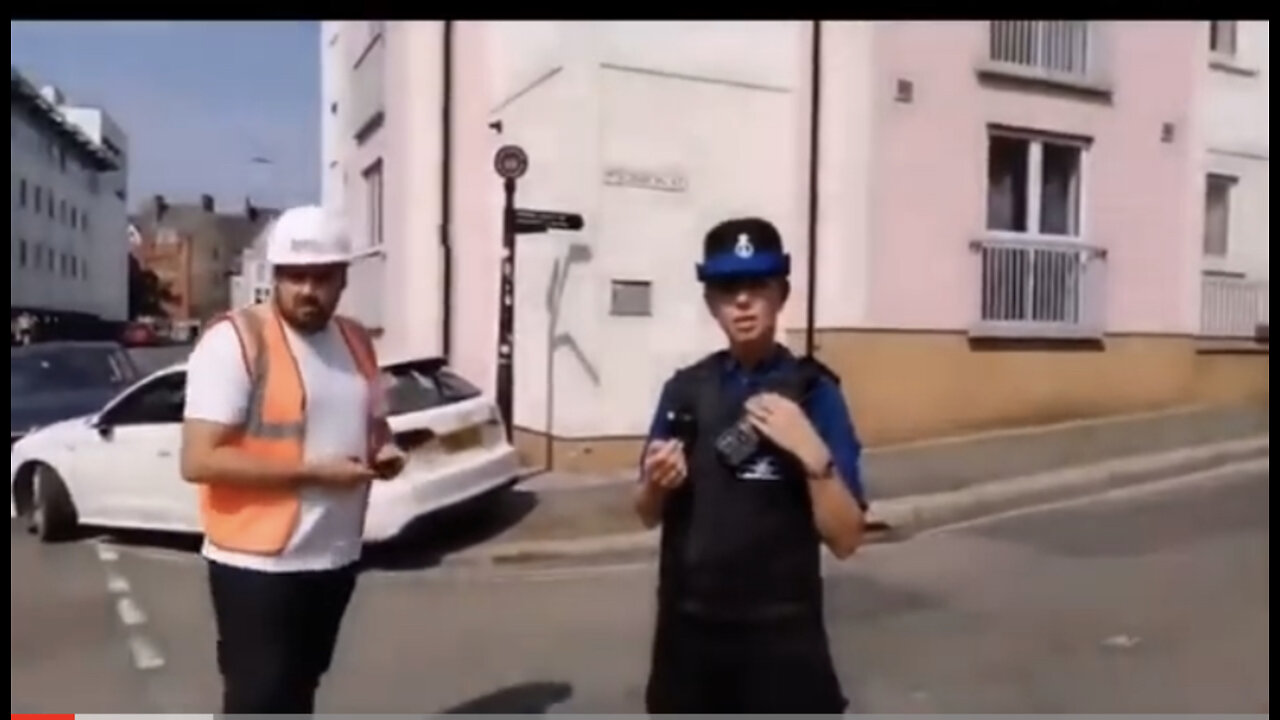 Builder attacks man