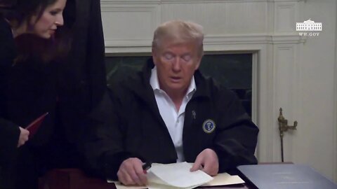 🔴 President Trump Signs a Bill on the Coronavirus