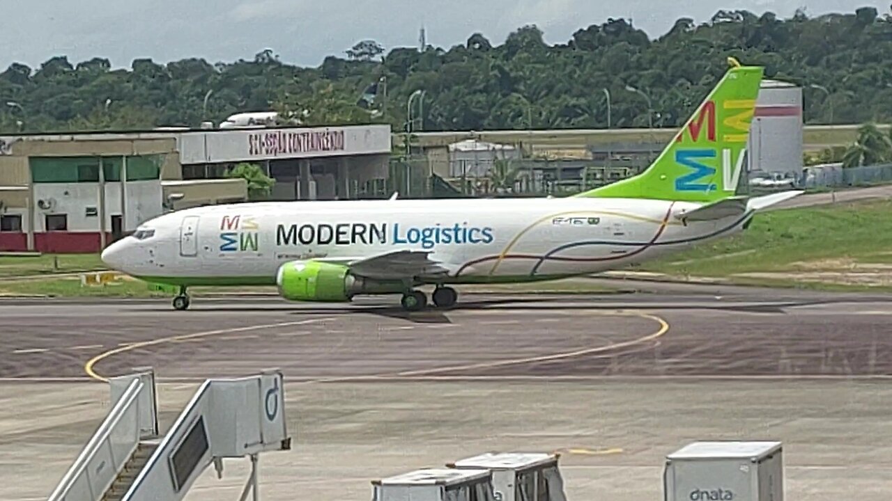 Boeing 737-300F PP-YBC pousa em Manaus vindo de Brasília