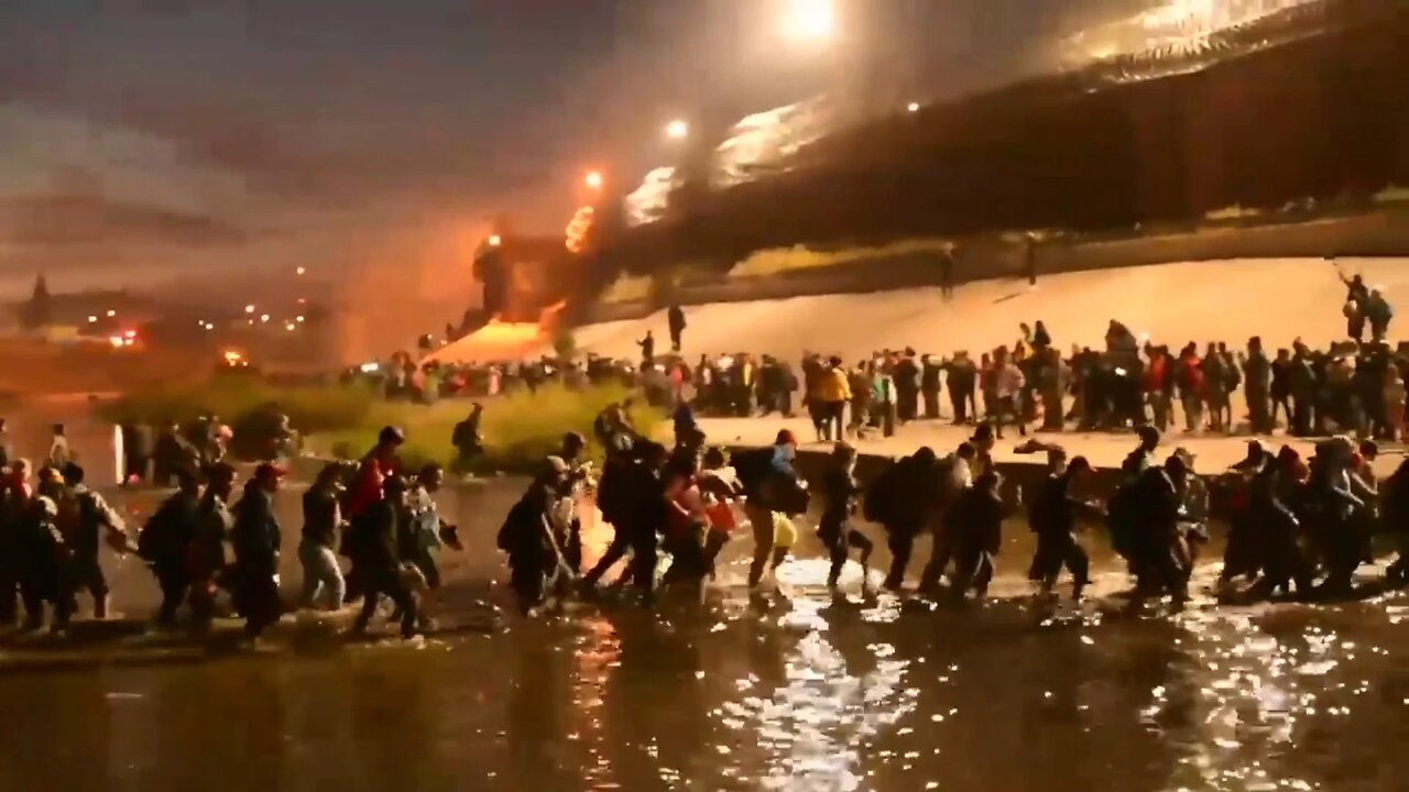 Invasion : caravan of over 1,000 people crossed illegally into El Paso, TX last night