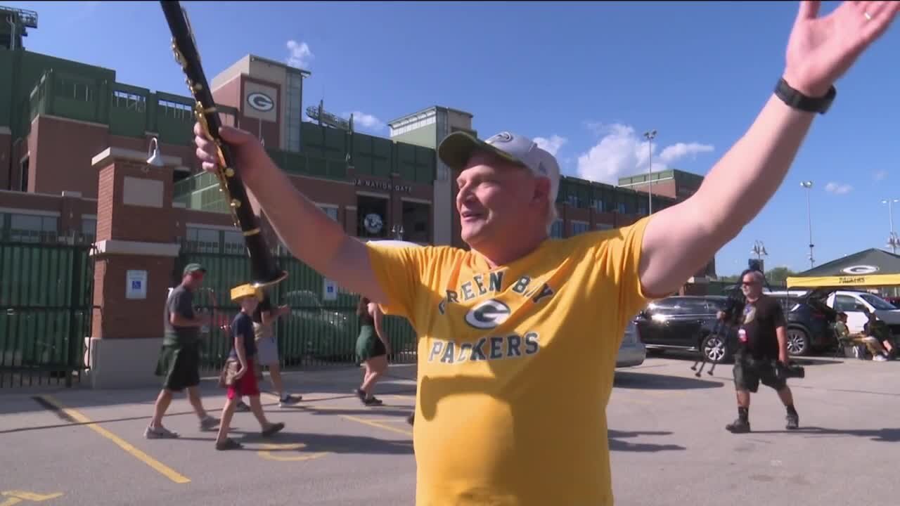 'I just get goosebumps': Packers fans flood Lambeau Field for first full-capacity game in 19 months