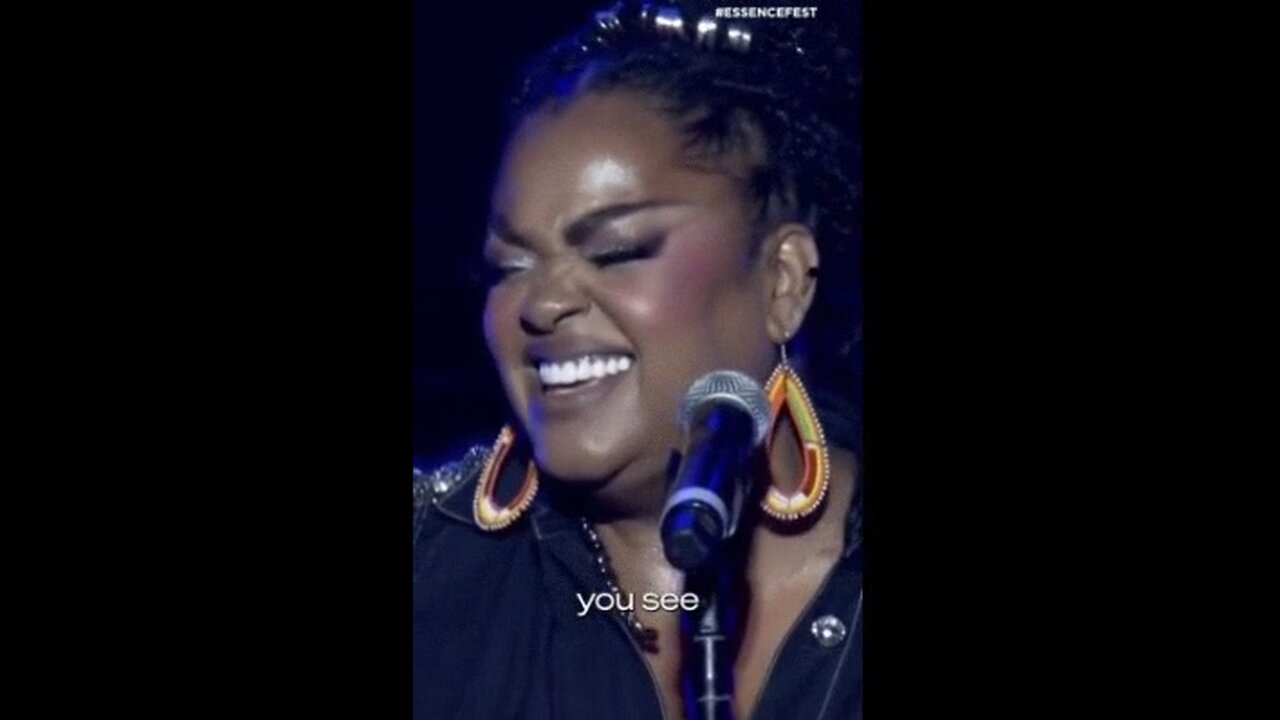 R&B singer Jill Scott facing the wrath of patriots after she desecrated the Star-Spangled Banner