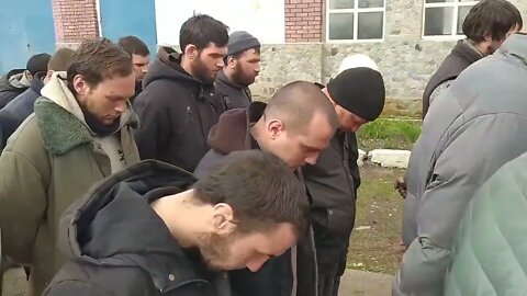 Large Crowd Of Prisoners Of The Armed Forces Of Ukraine, Whom Surrendered To Russian Forces!