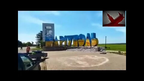 У Маріуполі рашисти зносять стелу з назвою міста. ЗСУ обов'язково виб'ють з вас цю дурість