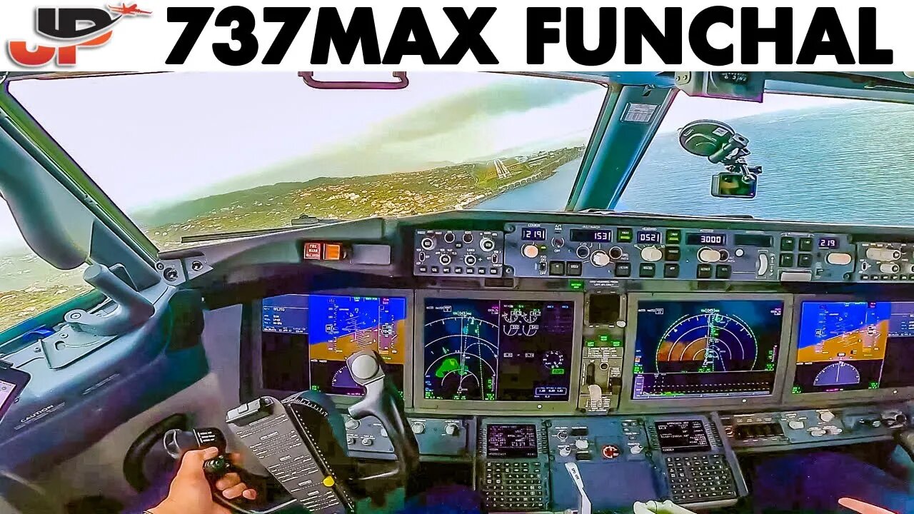 Tricky Funchal Landing TUIfly Boeing 737MAX | Wet Runway & Rain on Final