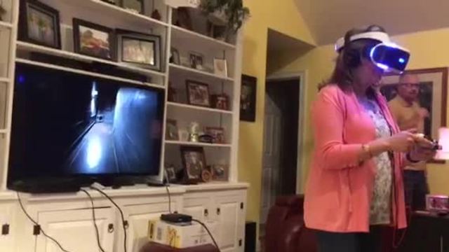 Mom Completely Freaks Out While Playing VR Horror Game