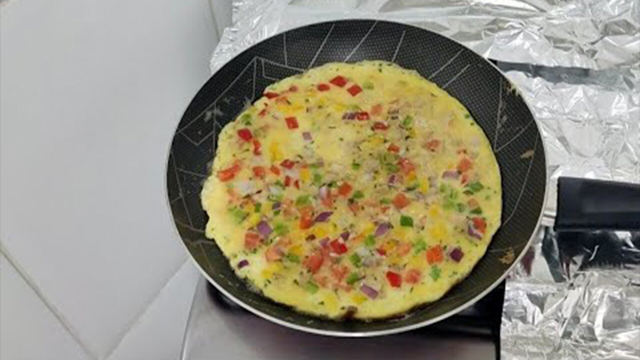 OMELETTE WITH PRESERVED TUNA