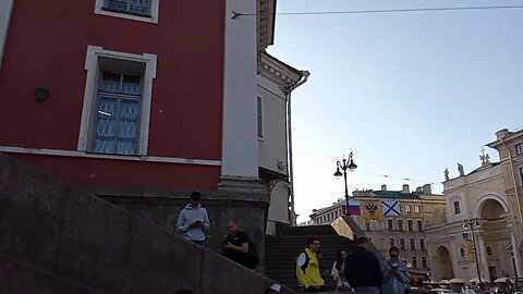 Angry American In Russia Running His Mouth.