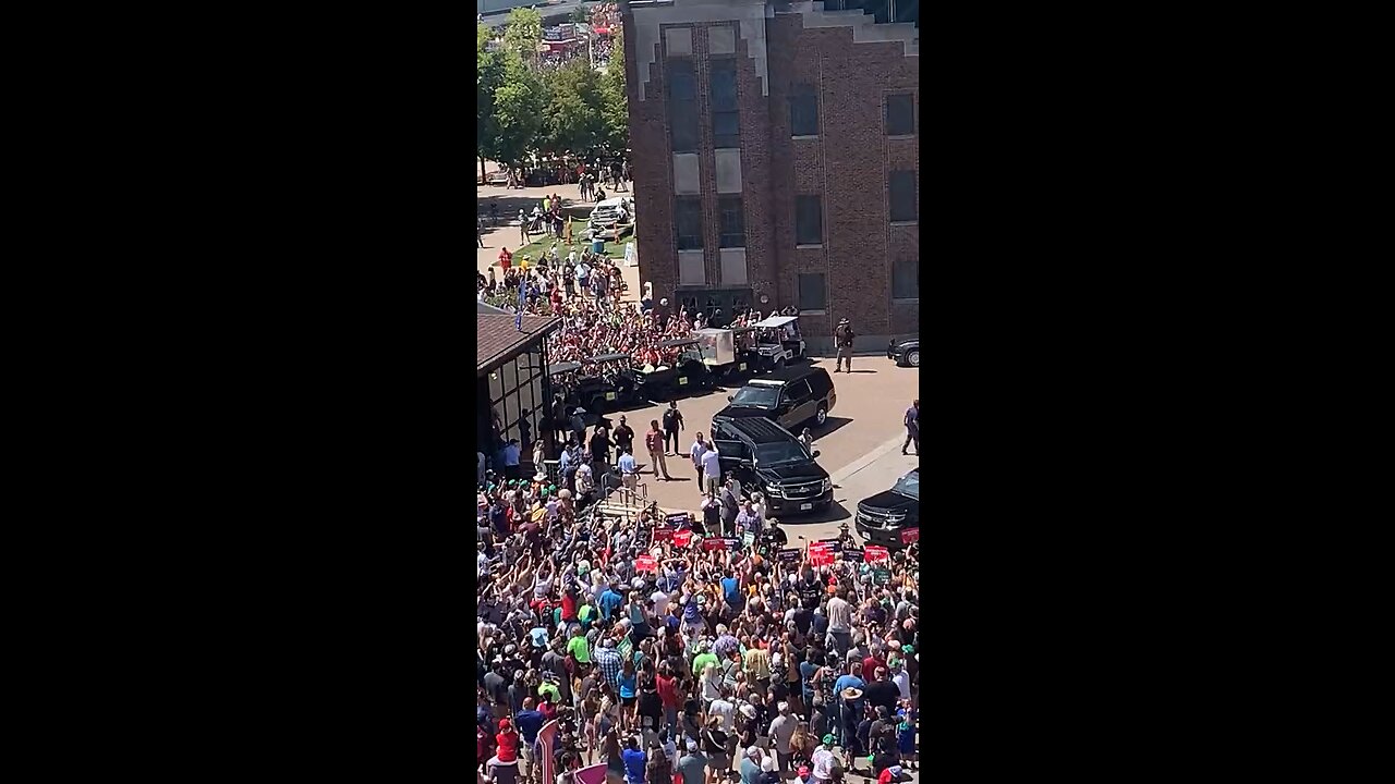 WOW! Trump was greeted by a huge crowd at the Iowa State Fair 🔥