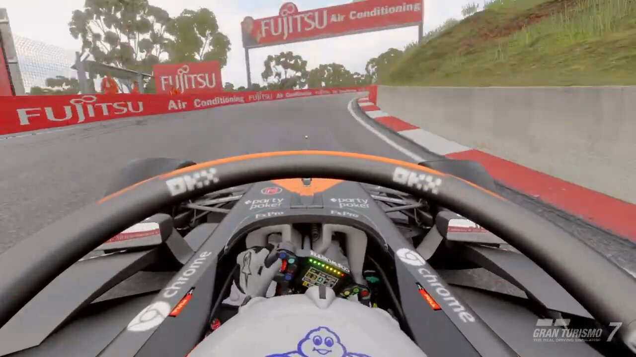 Mclaren flying lap at Mount Panorama!
