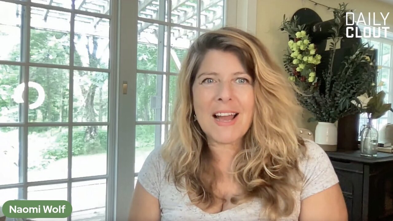 Dr. Naomi Wolf Unboxes Immune Support Products From The Wellness Company