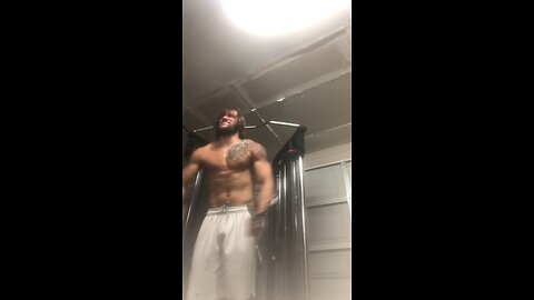 Chest day increased weight today to let my muscles know they’re weak 💪🏼