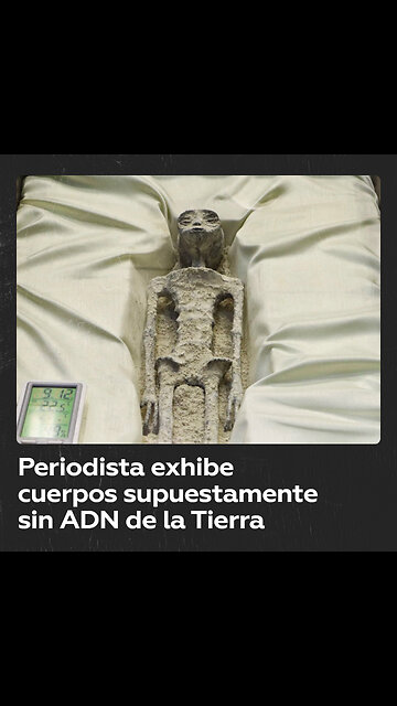 Periodista muestra seres inertes “no humanos” en el Congreso mexicano