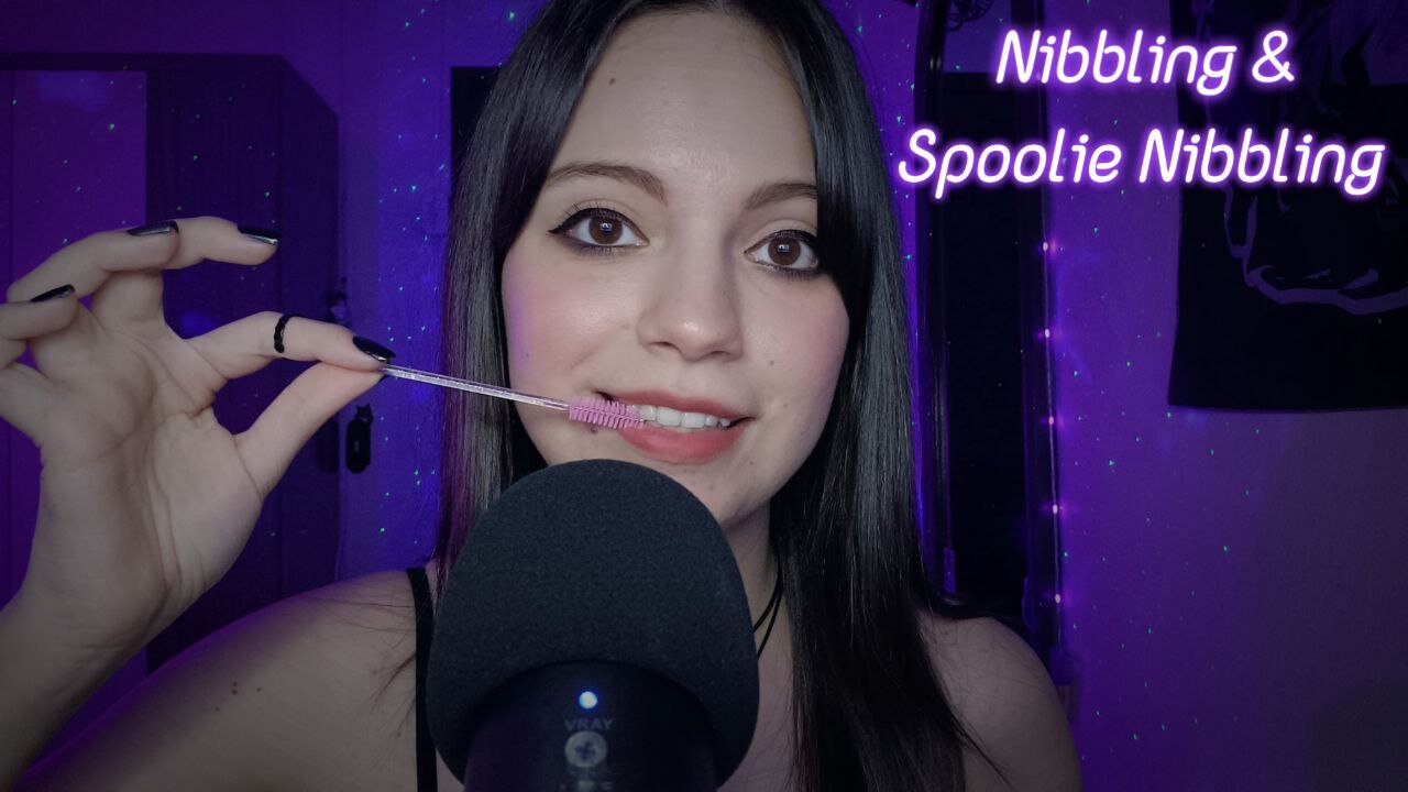 ASMR - Nibbling e Spoolie Nibbling (mouth sounds)