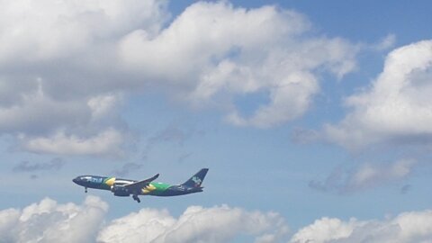 Boeing 737 MAX 8 PR-XMP vindo de Brasília e Airbus A330 PR-AIV vindo de Campinas para Manaus