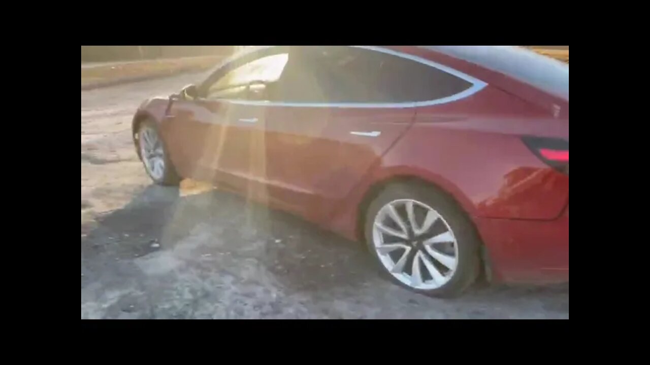 🇺🇦GraphicWar18+🔥Abandoned Tesla Empty Streets Destruction in Mariupol - Local Video Ukraine #Shorts